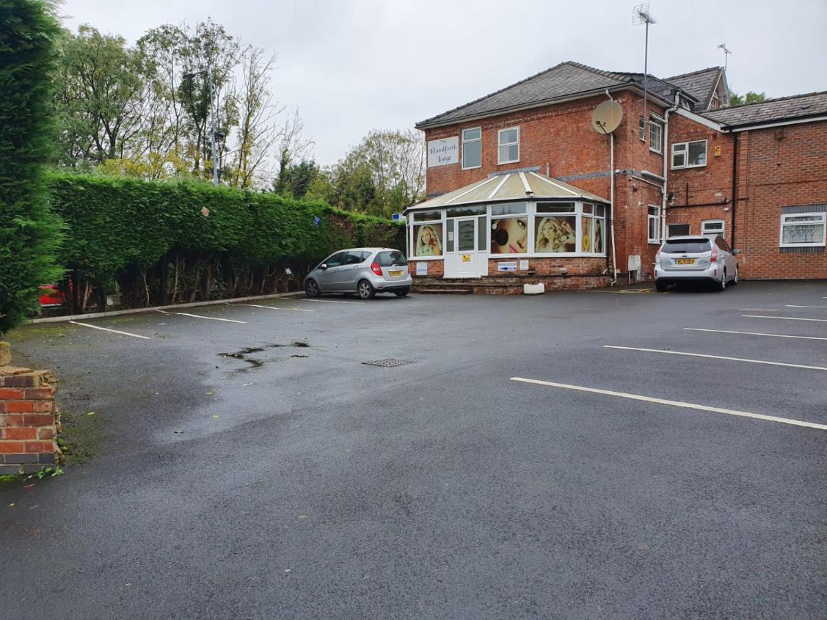 The Handforth Lodge Экстерьер фото